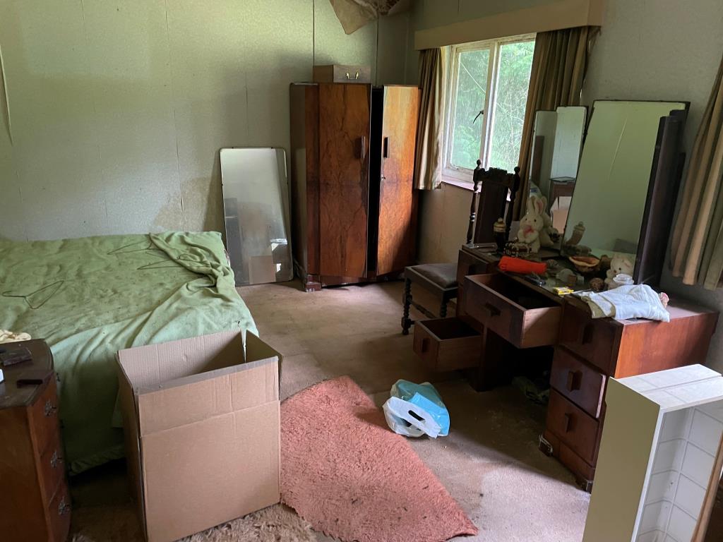 Lot: 153 - DETACHED BUNGALOW WITH POTENTIAL - Main bedroom